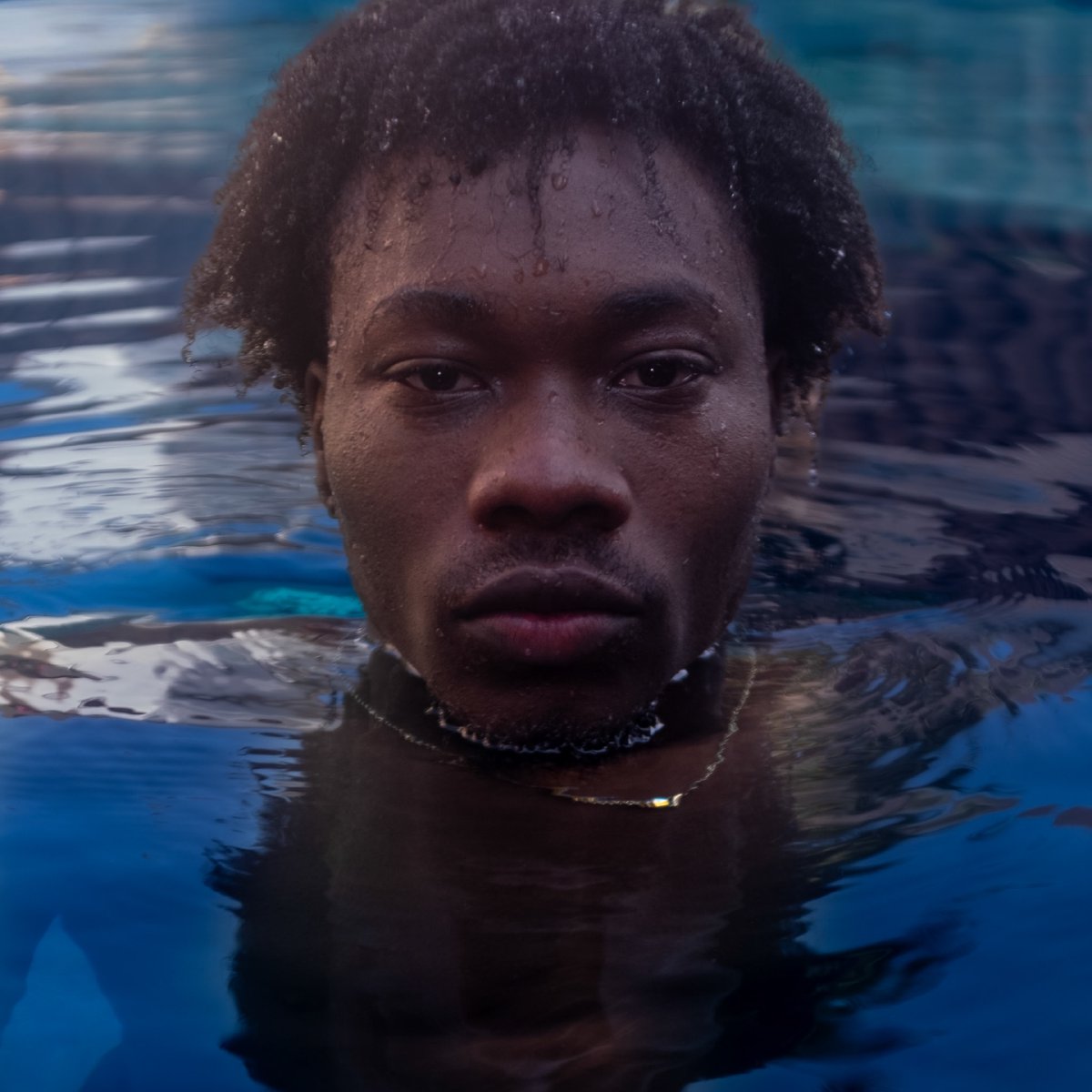 Dakota - Underwater Portrait Session — frame 9 of 12