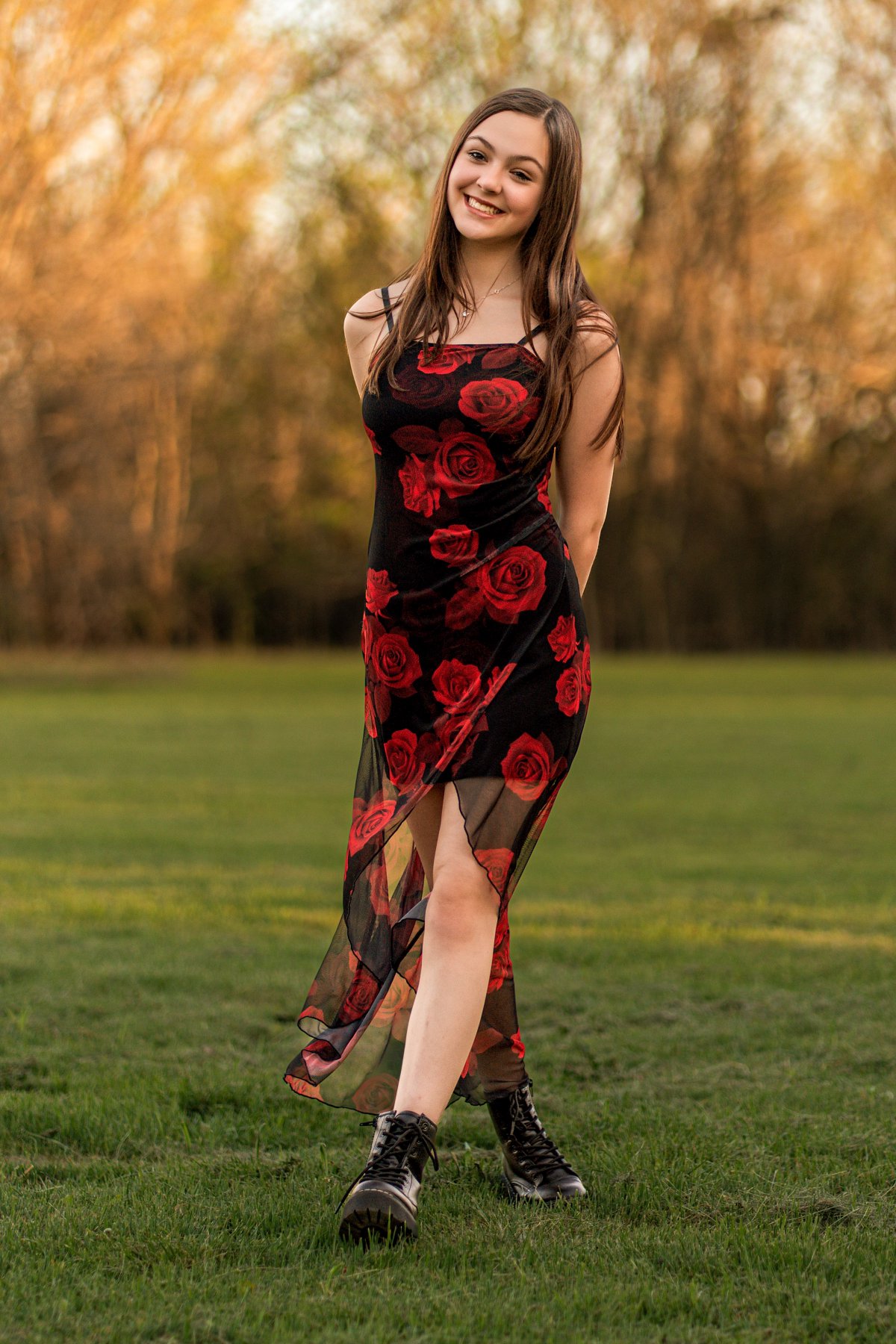 Hailey_Senior_Girl_portrait_in_park-11.jpg