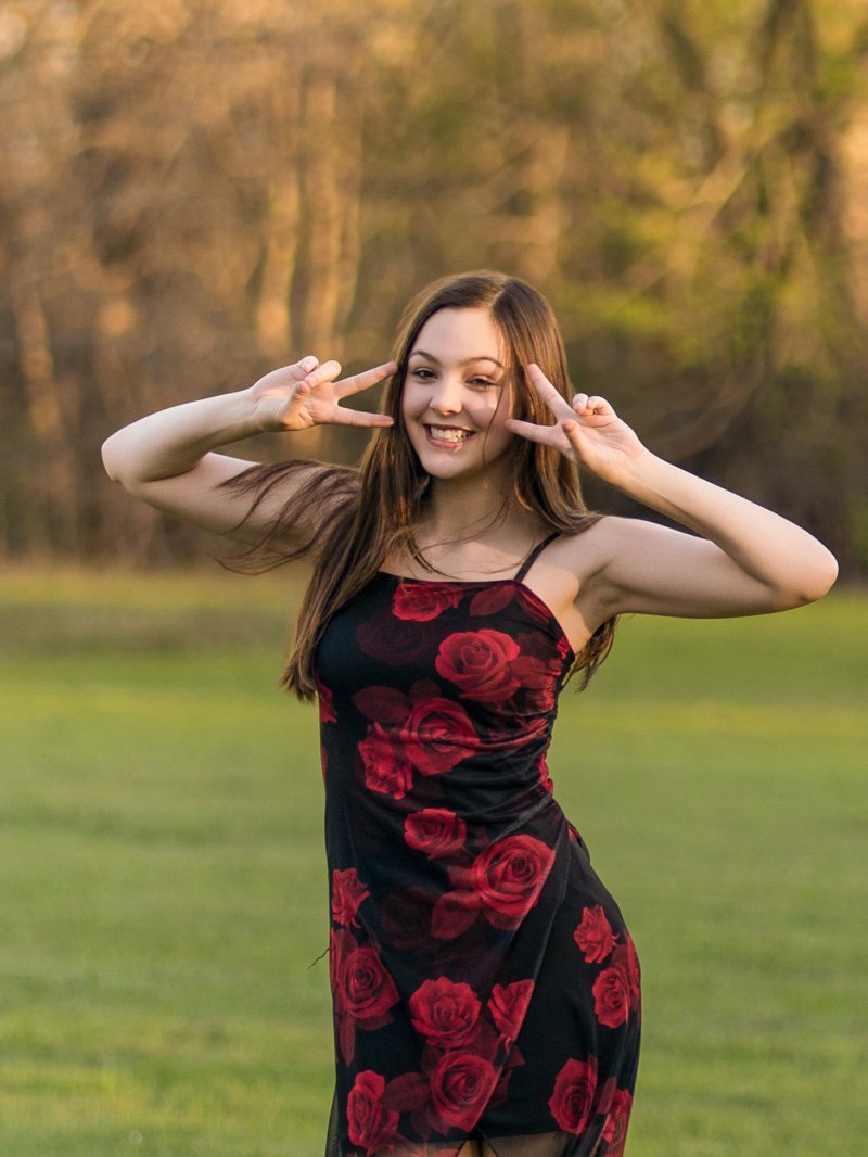 Hailey - Senior Portrait Session in Limestone Quarry Park