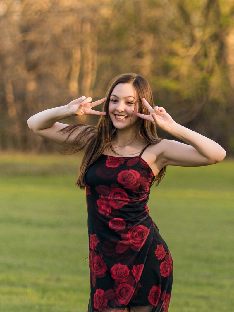 Hailey - Senior Portrait Session in Limestone Quarry Park