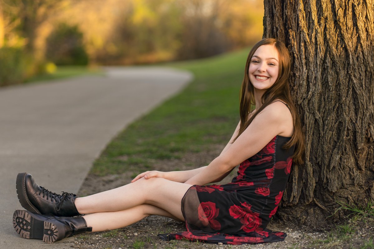 Hailey - Senior Portrait Session in Limestone Quarry Park — frame 6 of 21