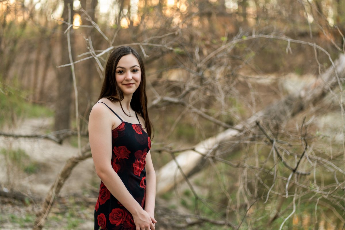 Hailey_Senior_Girl_portrait_in_park-16.jpg