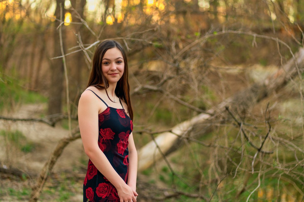 Hailey - Senior Portrait Session in Limestone Quarry Park — frame 9 of 21