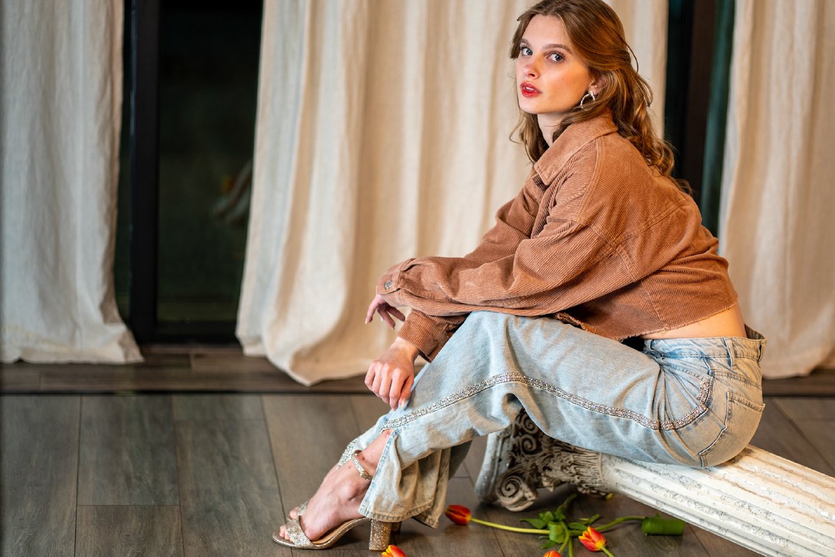 Julia - Studio Portrait Session in Downtown Dallas — frame 7 of 18