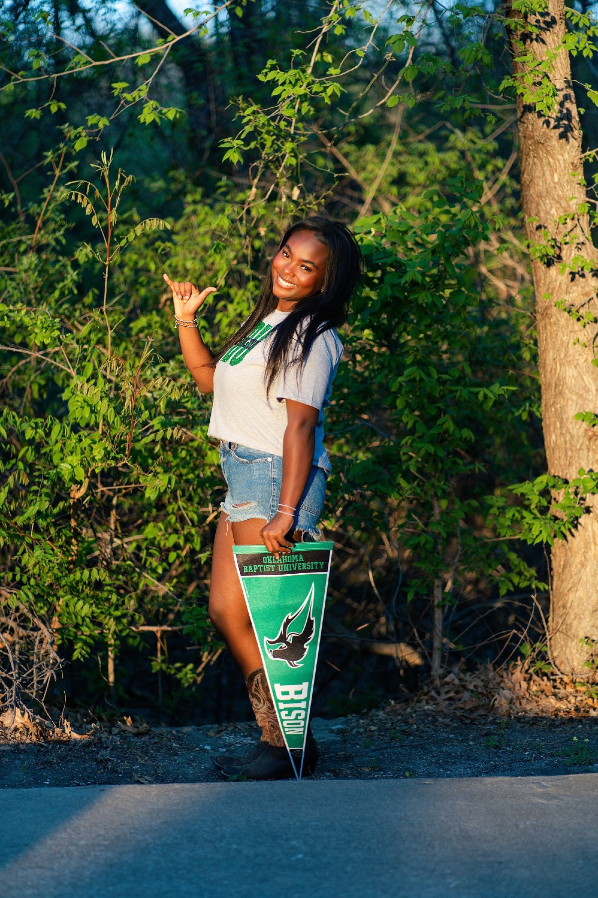 Zoe - Senior Portraits at Limestone Quarry Park — frame 5 of 21