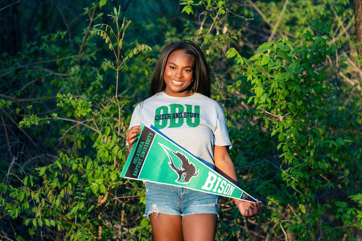 Zoe - Senior Portraits at Limestone Quarry Park — frame 6 of 21