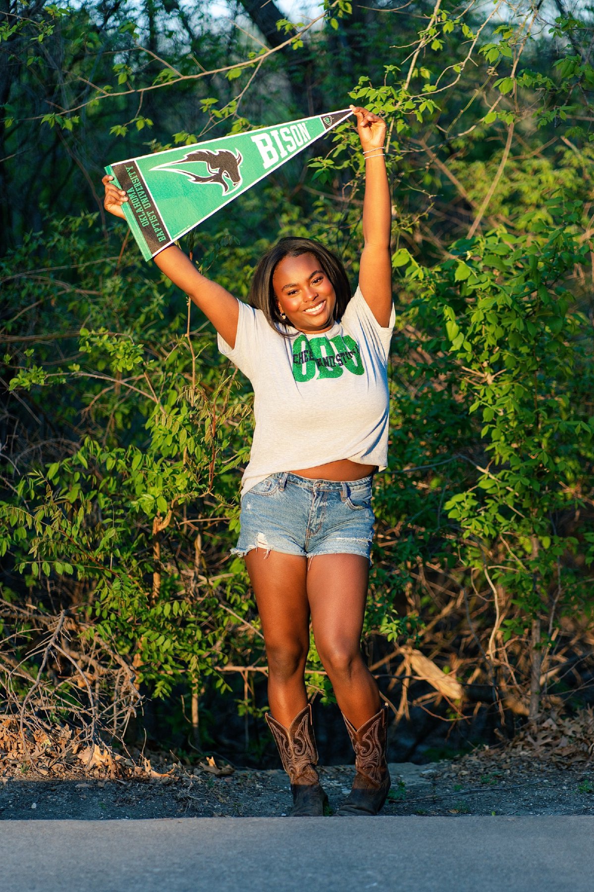 Zoe - Senior Portraits at Limestone Quarry Park — frame 8 of 21