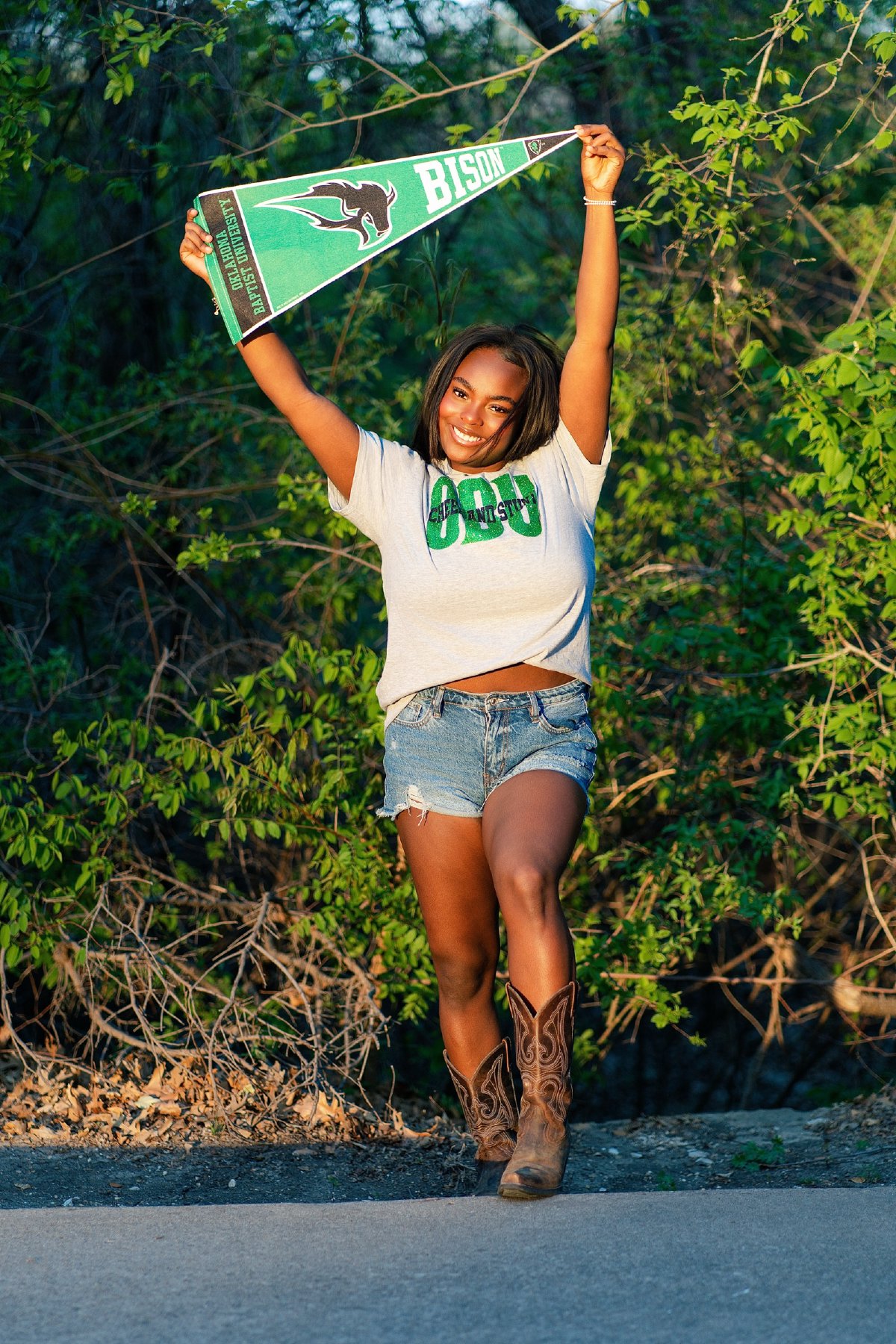 Zoe - Senior Portraits at Limestone Quarry Park — frame 9 of 21