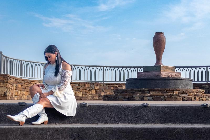 Outdoor portrait session in Texas sunshine